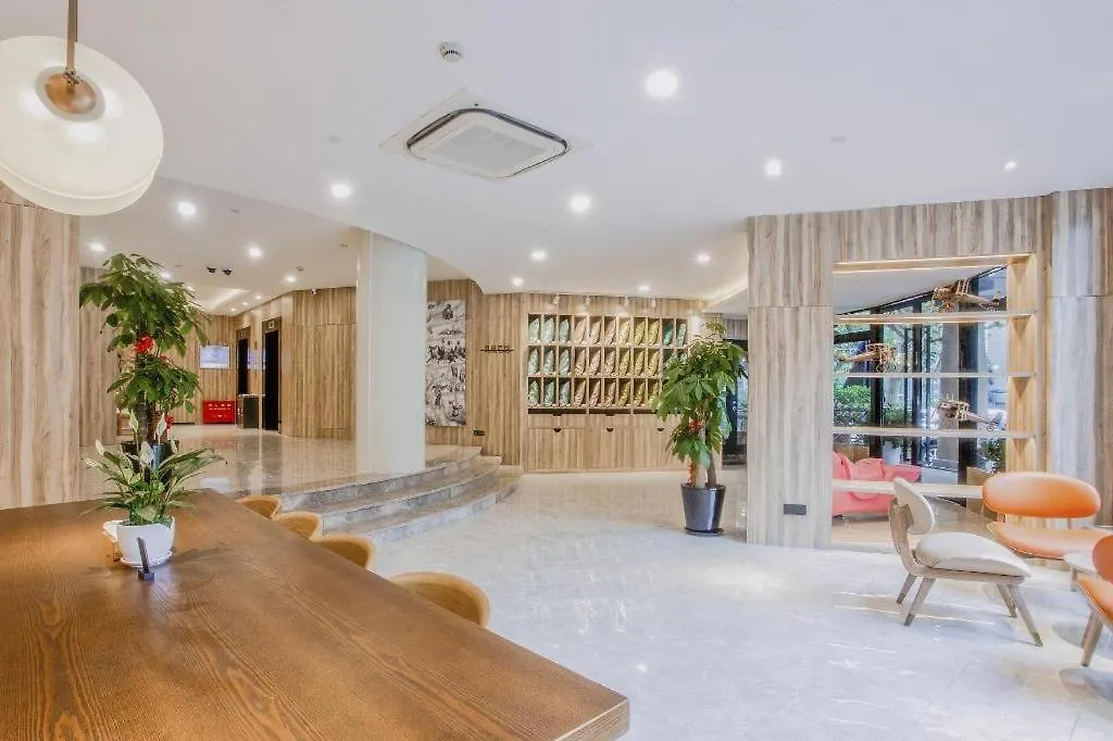 Hanting Premium Hotel Shanghai Zhongshan Park Yan'An Road 3*,
